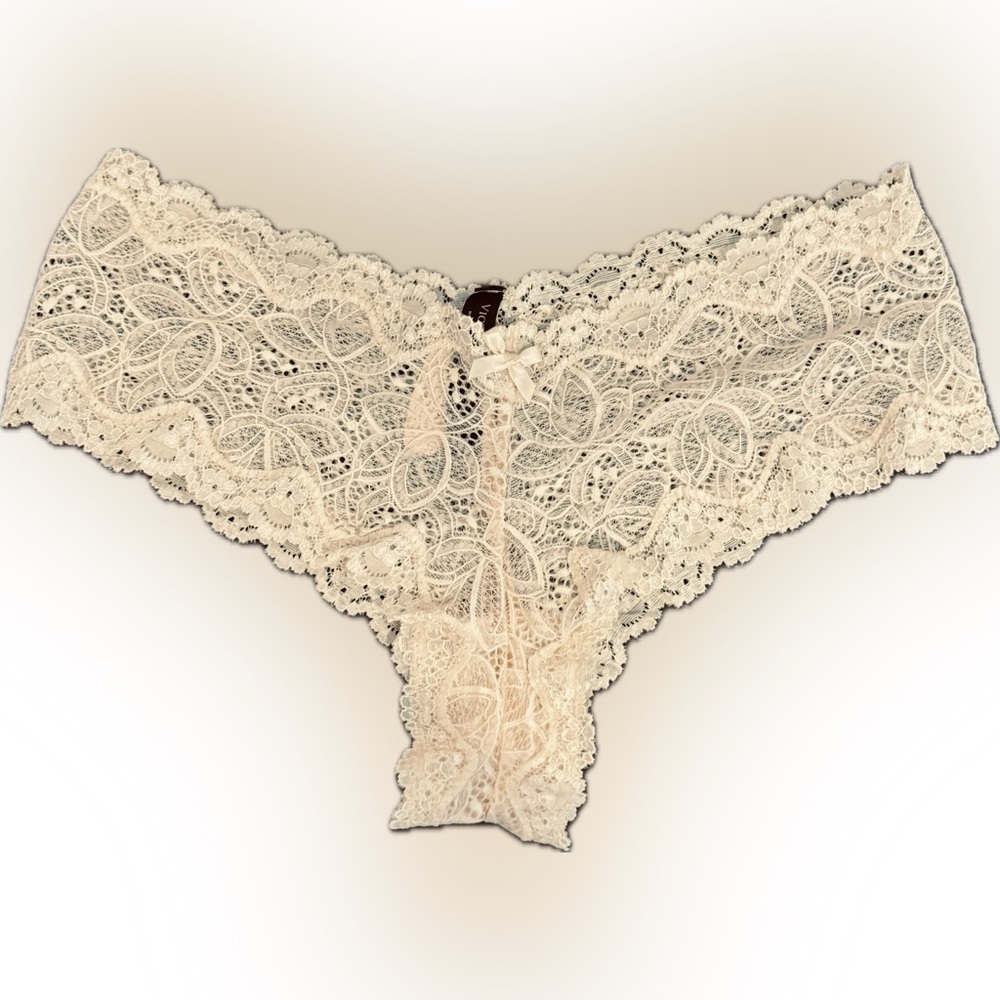 4 Pairs of Victoria’s Secret Panties 🆕 with 🔖 - Picture 2 of 5